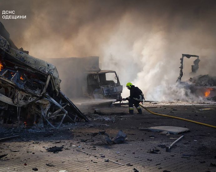 at-least-5-killed-in-russian-attacks-on-ukraine-as-us-envoys-visit-moscow
