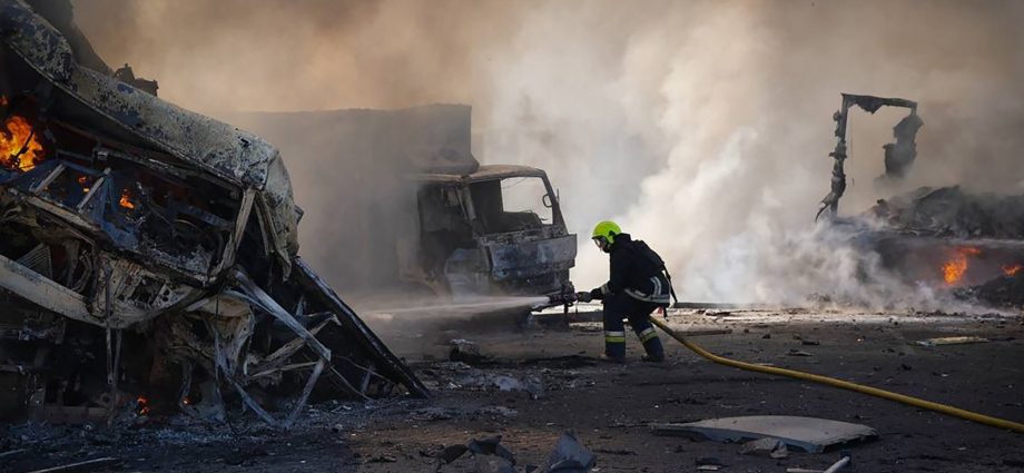 at-least-5-killed-in-russian-attacks-on-ukraine-as-us-envoys-visit-moscow
