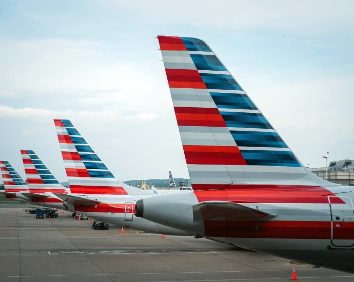 man-duct-taped-to-plane-seat-after-hurling-slurs-and-attacking-other-passenger,-witness-says