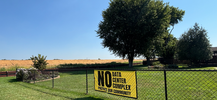 a-data-center-moved-into-this-town,-and-the-neighbors-moved-out