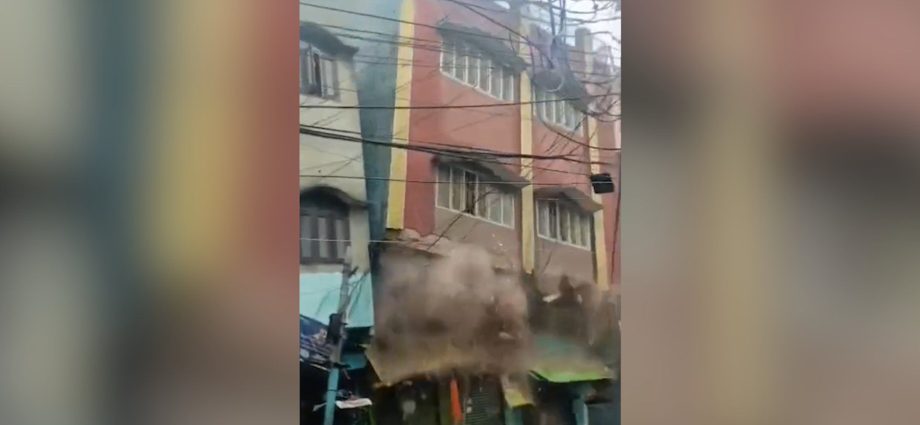 building-collapses-after-heavy-rain-in-northern-india