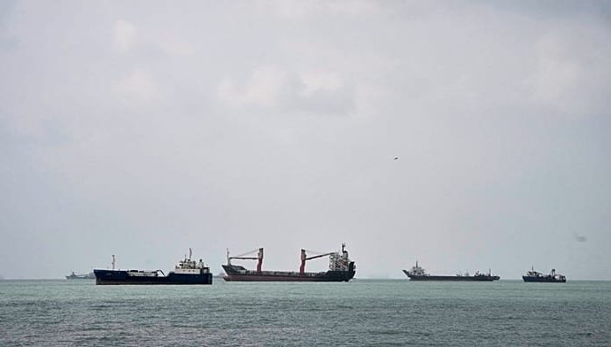 iran-says-it-attacked-us-linked-vessels-and-tankers-as-hormuz-clashes-intensify