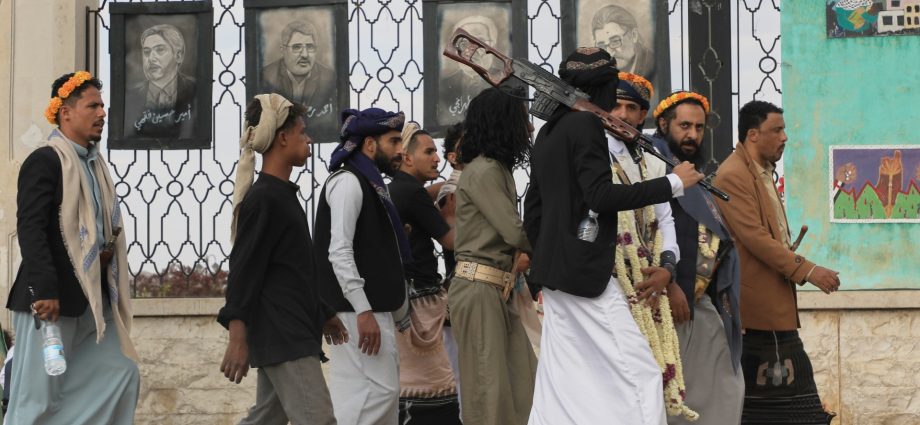yemeni-forces-claim-strategic-district-amid-intensified-houthi-clashes
