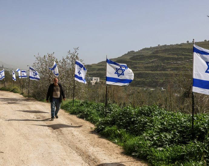 israeli-flags-become-the-latest-weapon-of-settlers-in-west-bank-domination