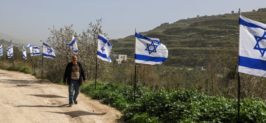 israeli-flags-become-the-latest-weapon-of-settlers-in-west-bank-domination
