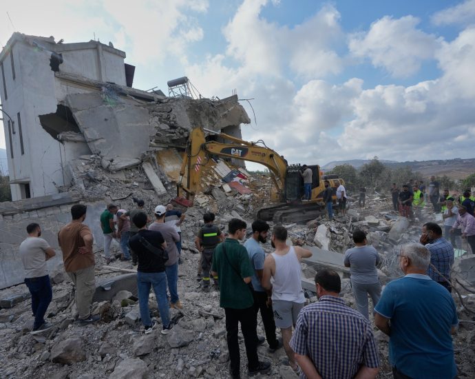 israeli-air-attacks-on-lebanon-kill-at-least-four