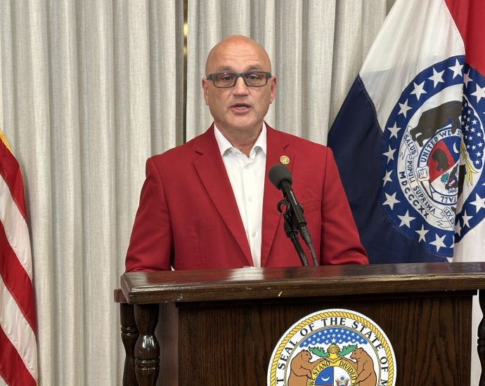 missouri-asks-supreme-court-to-keep-gop-backed-congressional-map-for-november
