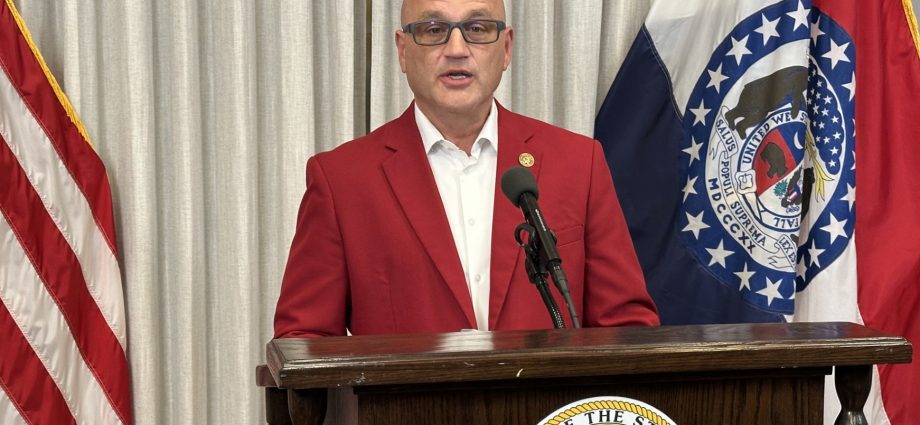 missouri-asks-supreme-court-to-keep-gop-backed-congressional-map-for-november