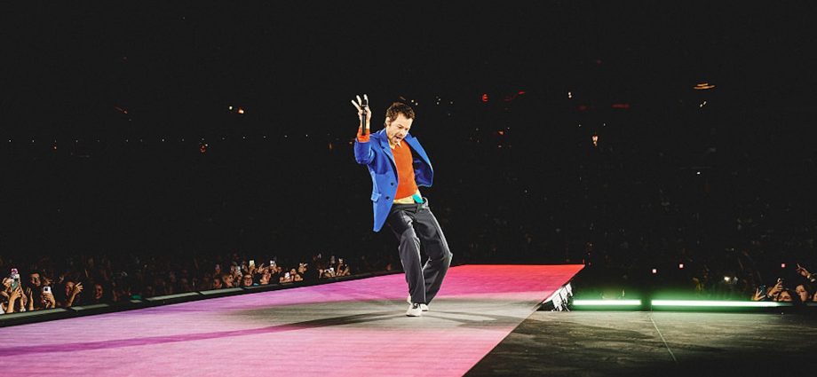 harry-styles-is-the-antidote-to-maga’s-counterfeit-masculinity