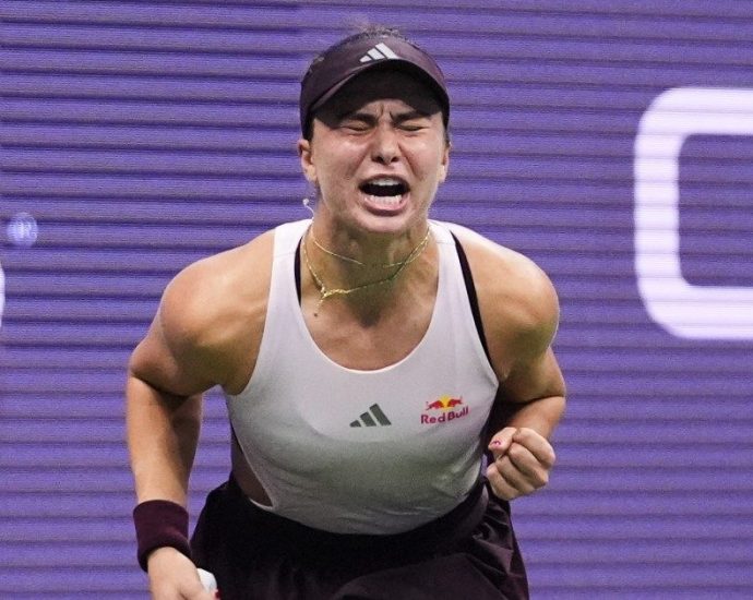 jovic-moved-to-tears-after-beating-‘incredible’-friend-eala-in-us-open-epic