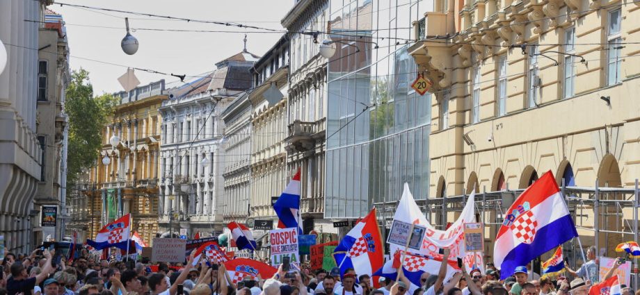 thousands-rally-in-croatia-demanding-urgent-cleanup-of-toxic-waste-from-a-town