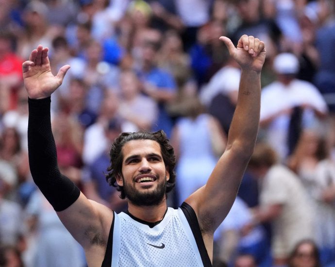 alcaraz-breezes-into-last-eight-at-us-open