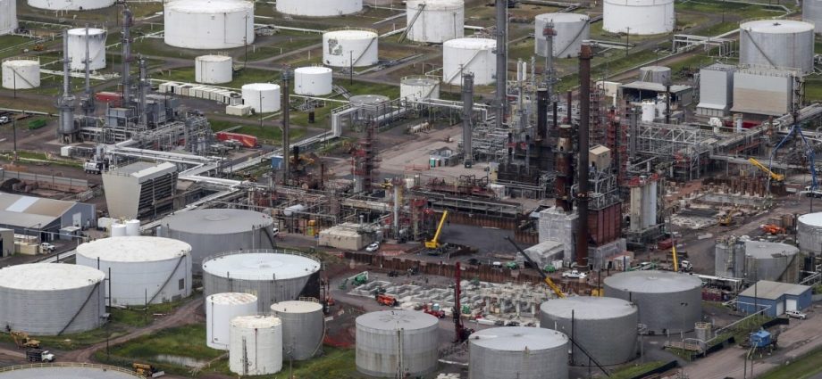 Oil Majors Seek Bigger Bargaining Power in Labor Disputes