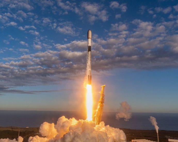 SpaceX Falcon 9 rocket launches 27 Starlink satellites, lands on ship at sea (video)