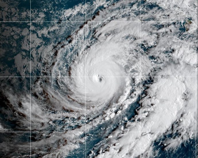 hurricane-lowell-gets-closer-to-hawaii-as-marie-brings-heavy-rain-to-california