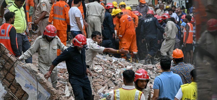 india-teams-search-for-survivors-after-delhi-building-collapse-kills-six