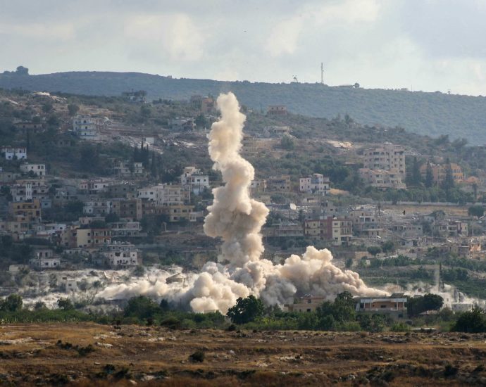 israeli-air-attack-kills-at-least-10-people-in-southern-lebanon