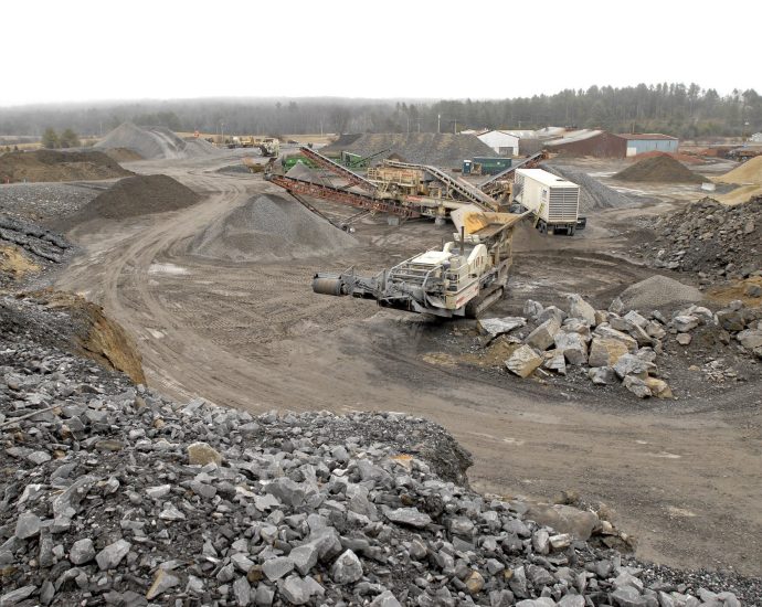 the-winners-and-losers-of-maine’s-race-to-armor-its-shoreline-against-climate-change