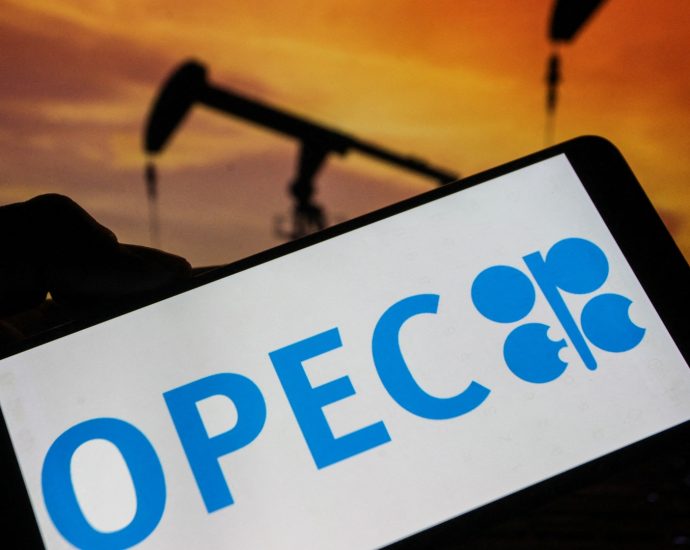 opec+-decides-not-to-change-oil-production-in-october