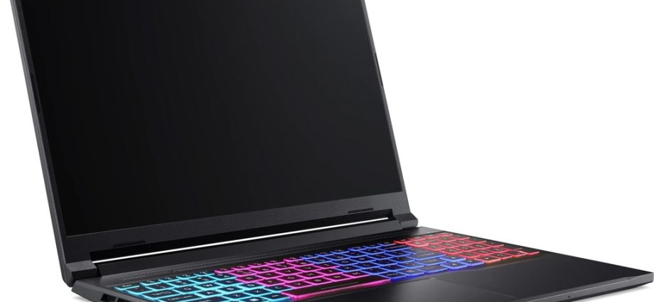 Acer Nitro V 16S ANV16S-71, RTX 5060