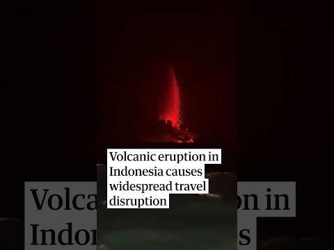 volcanic-eruption-on-idonesia’s-anak-krakatau-causes-widespread-disruption