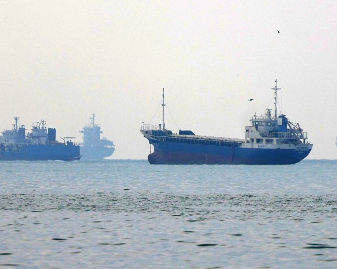 iran-banning-countries-that-sanction-it-from-using-the-strait-of-hormuz