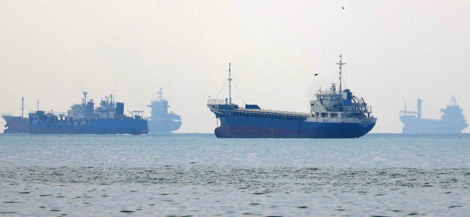 iran-banning-countries-that-sanction-it-from-using-the-strait-of-hormuz