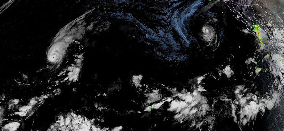hawaii-braces-for-hurricane-lowell