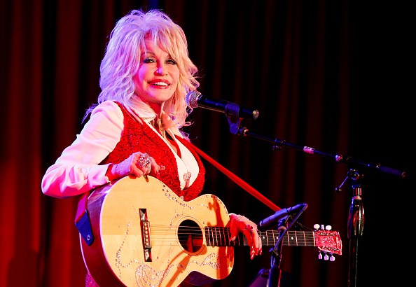 dolly-parton’s-sister-denounces-‘ai-and-endless-garbage’-posts