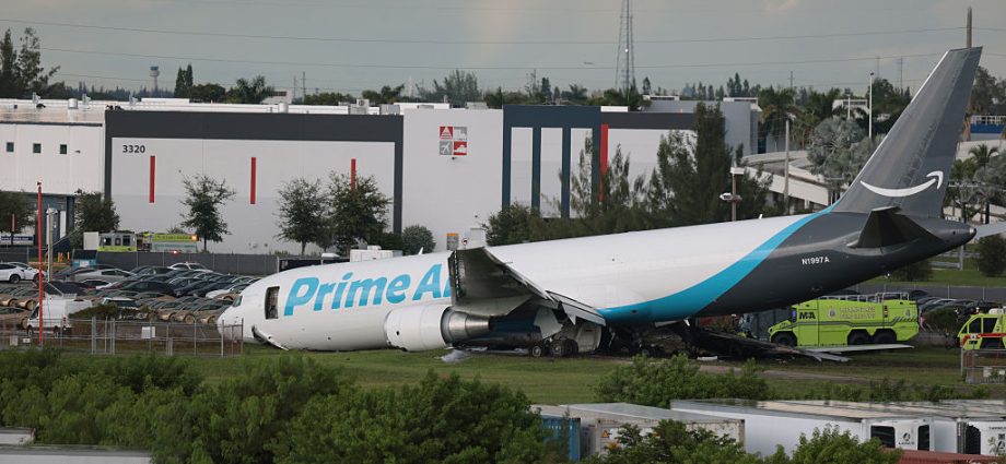 5-dead-after-amazon-cargo-plane-crashes-in-miami