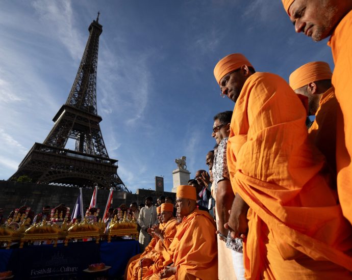 what-is-baps,-the-hindu-group-whose-demands-led-to-eiffel-tower-closure?