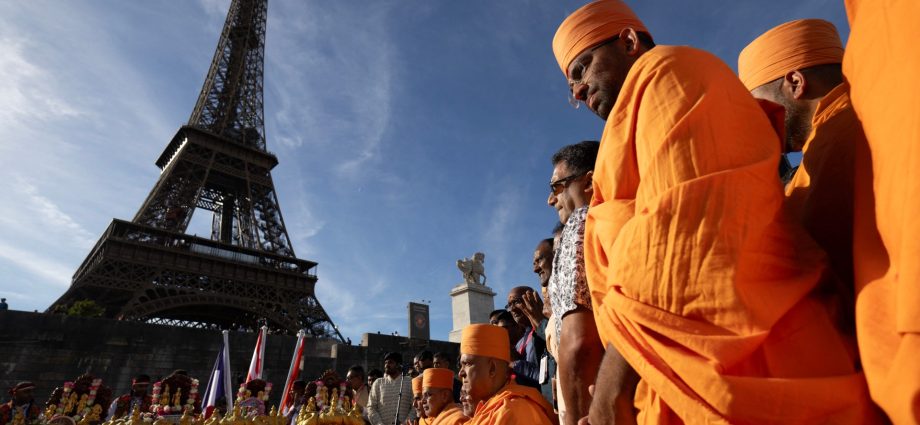 what-is-baps,-the-hindu-group-whose-demands-led-to-eiffel-tower-closure?