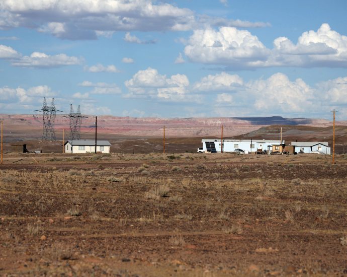 large-solar-project-on-navajo-nation-leaves-residents-skeptical