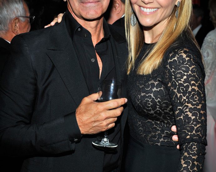lori-loughlin-files-for-divorce-from-mossimo-giannulli-after-nearly-30-years