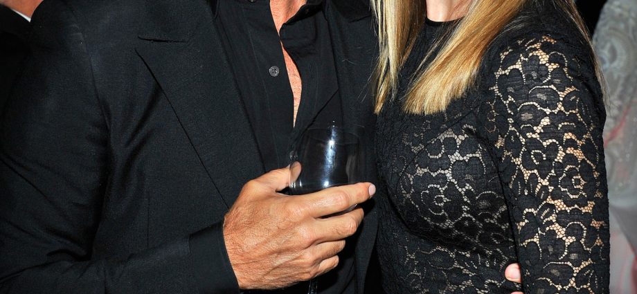 lori-loughlin-files-for-divorce-from-mossimo-giannulli-after-nearly-30-years
