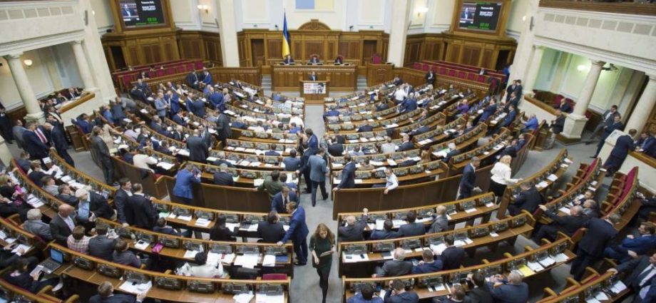 ukraine-moves-to-restore-anti-money-laundering-safeguard-that-it-quietly-weakened,-alarming-eu-and-imf