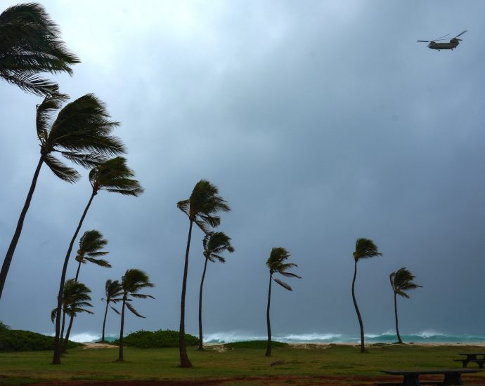 hurricane-lowell-moves-past-hawaii,-leaving-heavy-rain,-strong-winds-and-flooding-threat