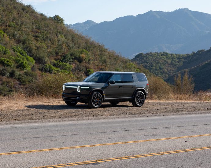 rivian-r2-review:-a-tidier-(in-size-and-price)-suv-is-ready-for-the-suburbs