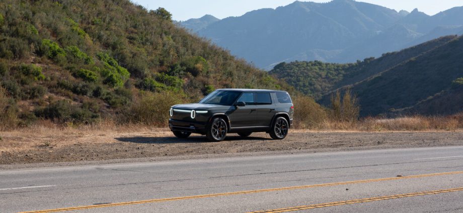 rivian-r2-review:-a-tidier-(in-size-and-price)-suv-is-ready-for-the-suburbs