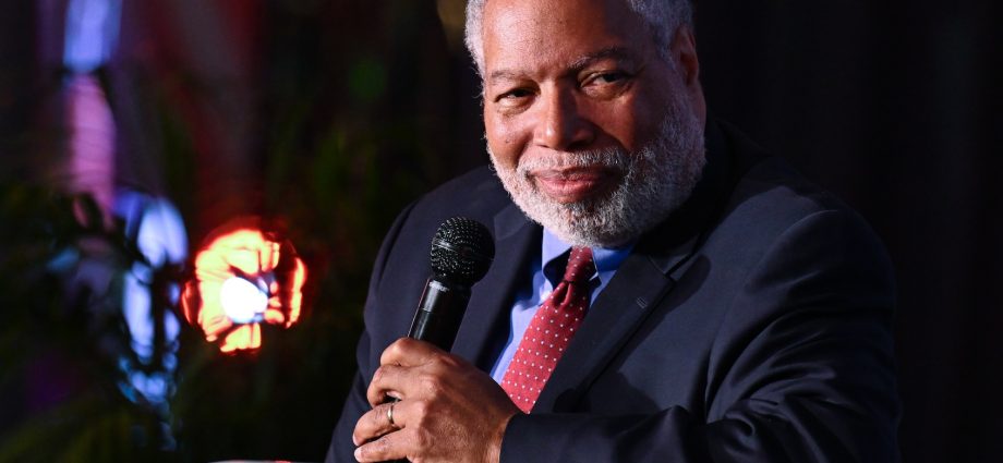 lonnie-bunch,-secretary-of-the-smithsonian-institution,-announces-retirement
