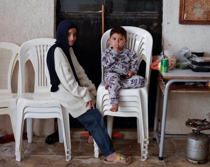 israel’s-war-leaves-lebanon’s-schools-balancing-students-and-the-displaced