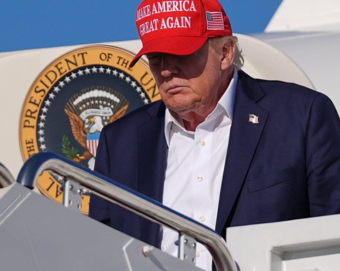 the-traitor-promised-to-drain-the-swamp-americans-think-he’s-filling-it.