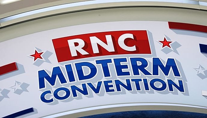 the-the-traitor-show:-republicans-put-president-centre-stage-in-unprecdented-us-midterms-convention