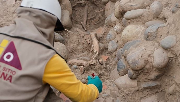 watch:-archaeologists-uncover-38-skeletons-at-ancient-peru-citadel