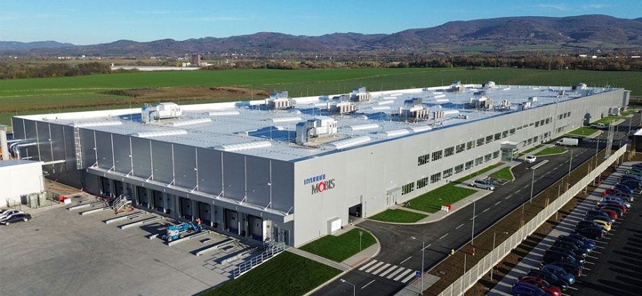 hyundai-mobis-opens-its-first-european-ev-powertrain-plant-in-novaky,-slovakia