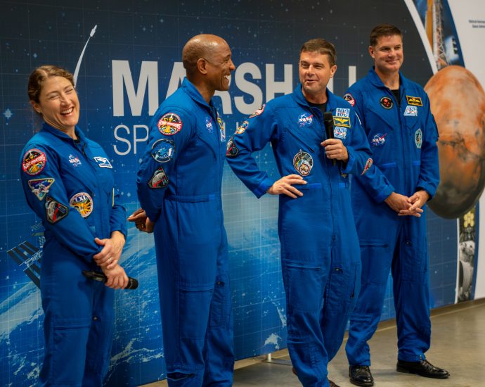 artemis-ii-crew-at-nasa-marshall