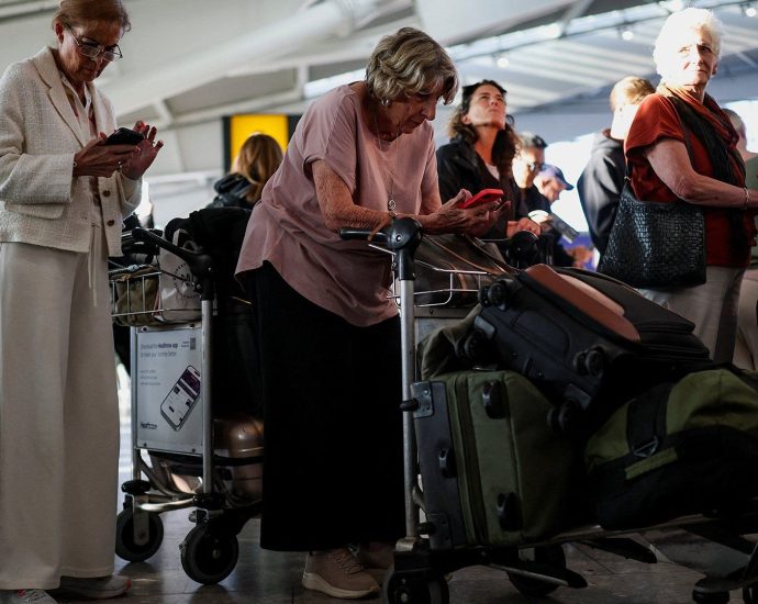 ‘everyone’s-had-their-holidays-ruined’:-outrage-after-uk-airport-chaos