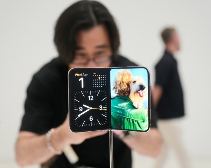 new-apple-ceo-unveils-latest-iphone-lineup,-including-a-foldable-model-called-duo