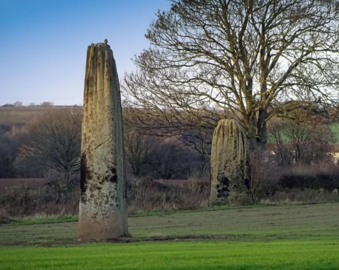 devil’s-arrows:-ancient-builders-hauled-55,000-pound-stones-11-miles-for-britain’s-tallest-stone-row