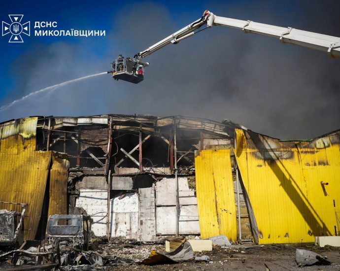 russian-attacks-kill-7-in-ukraine-as-kyiv-targets-gas-plants-deep-in-arctic